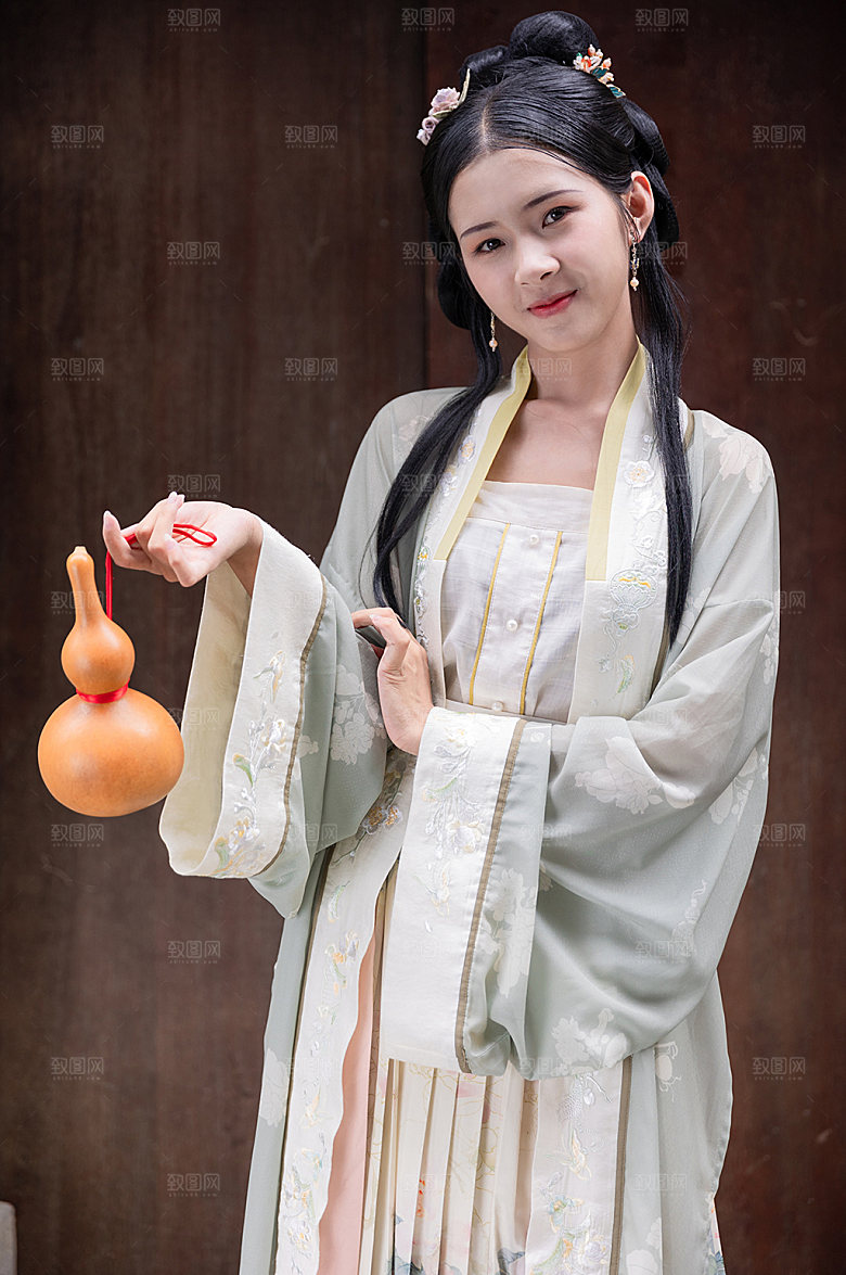 淡雅汉服国风女性人物葫芦精修摄影图
