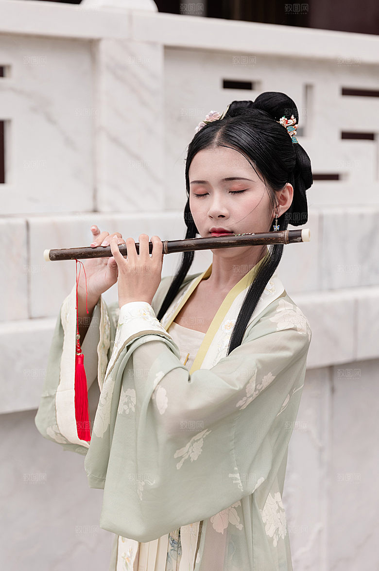 高端汉服女性人物古建筑摄影图
