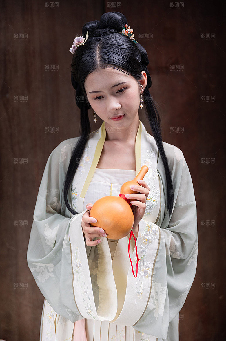 汉服国潮中式女性人物精美摄影图