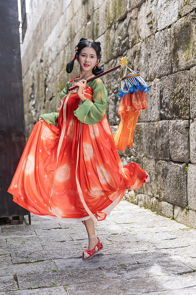 国潮风唐宫夜宴汉服女性人物摄影图