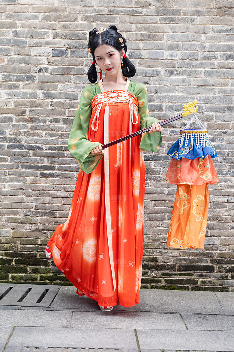 古装汉服女性拿绛纱灯人物摄影图