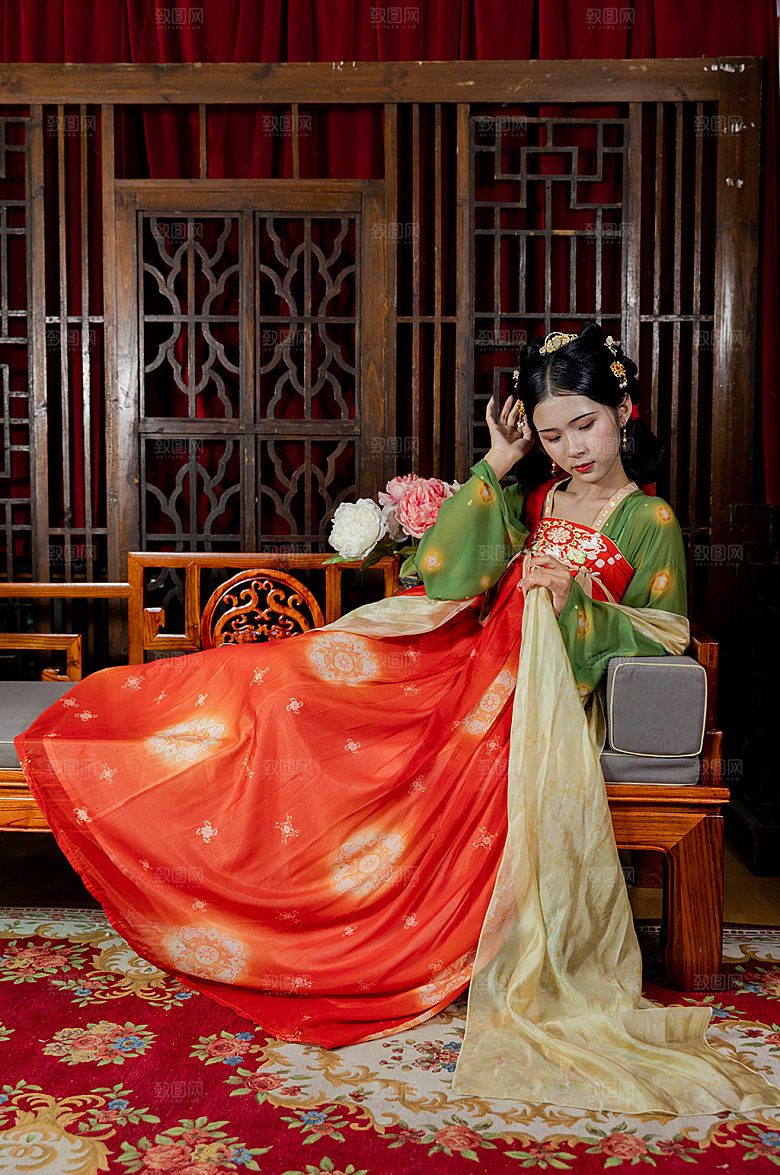 国潮古装汉服女性牡丹花摄影图片