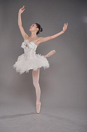 创意芭蕾舞跳舞舞蹈人物摄影图片
