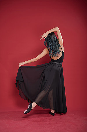 典雅优美现代跳舞人物摄影图片