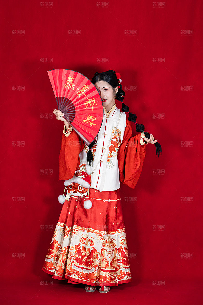 汉服喜庆女生折扇人物摄影图片