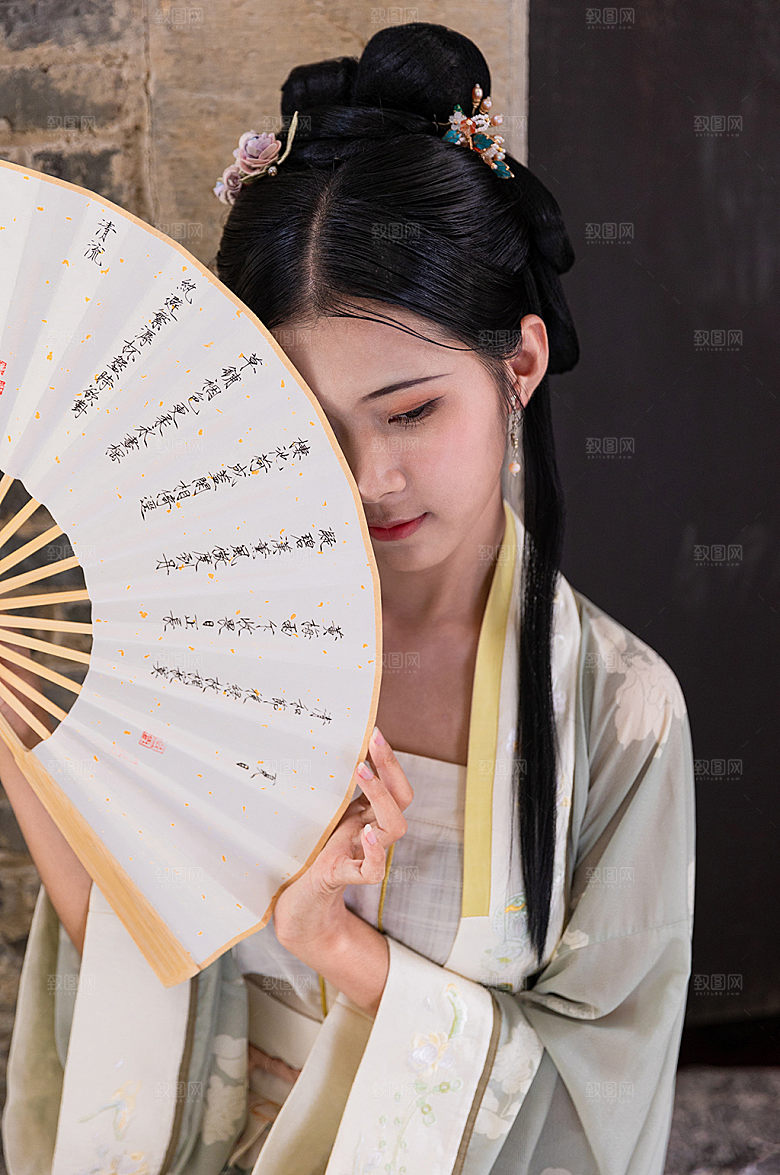 古风优美古装汉服女性坐姿摄影图