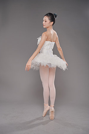 高端舞蹈女性芭蕾舞人物摄影图片