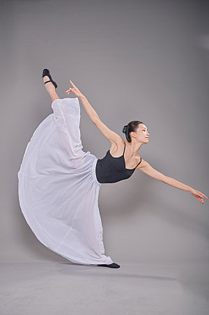 高端体操舞蹈跳舞人物摄影图片