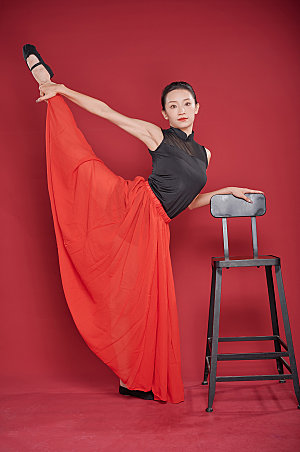 现代舞蹈红色舞裙精美摄影图片