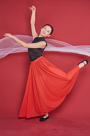红色舞裙舞蹈跳舞人物摄影图片