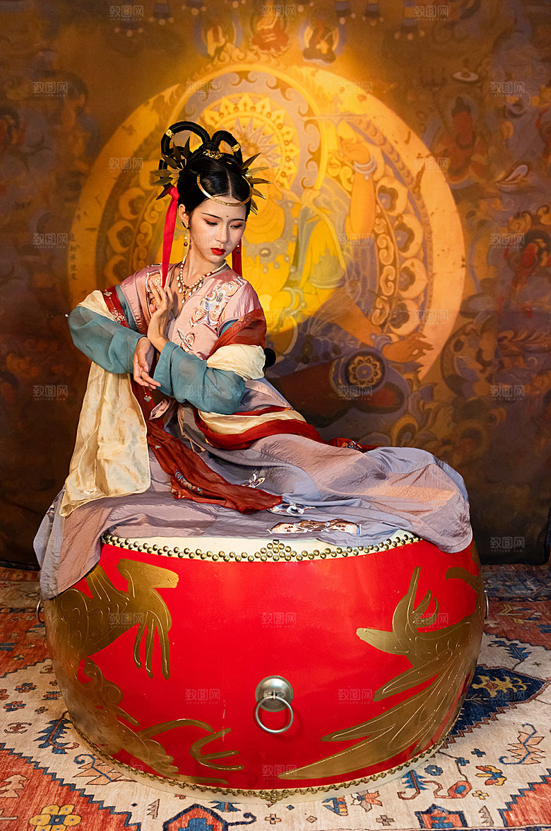 敦煌飞天舞汉服女生人物摄影图