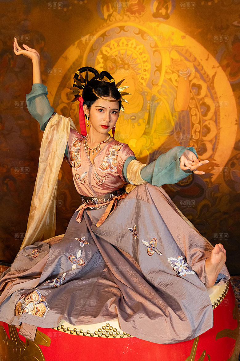 古风汉服敦煌大鼓女生人物摄影图
