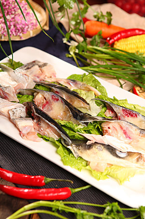 美味鲜美大头鱼火锅美食菜品摄影图
