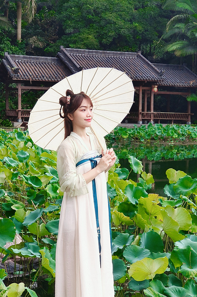唯美夏季汉服女孩人物摄影图片