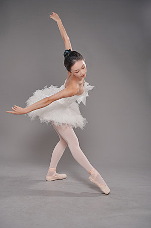 舞蹈芭蕾舞跳舞人物精修摄影图片