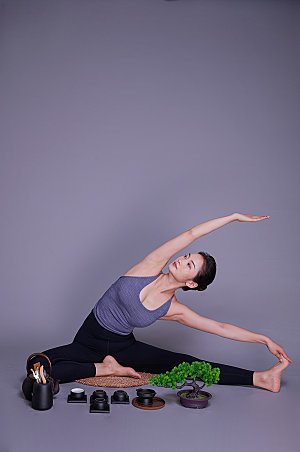 女性瘦身瑜伽锻炼运动商业摄影图片