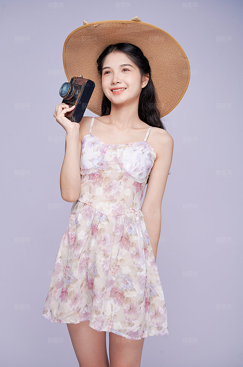 手拿相机碎花裙女生人物摄影图片