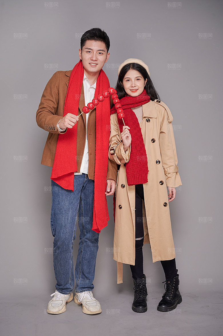 双人暖冬秋冬情侣人物新年糖葫芦摄影图片