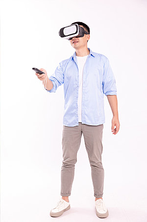 玩游戏男士VR虚拟人物摄影图片