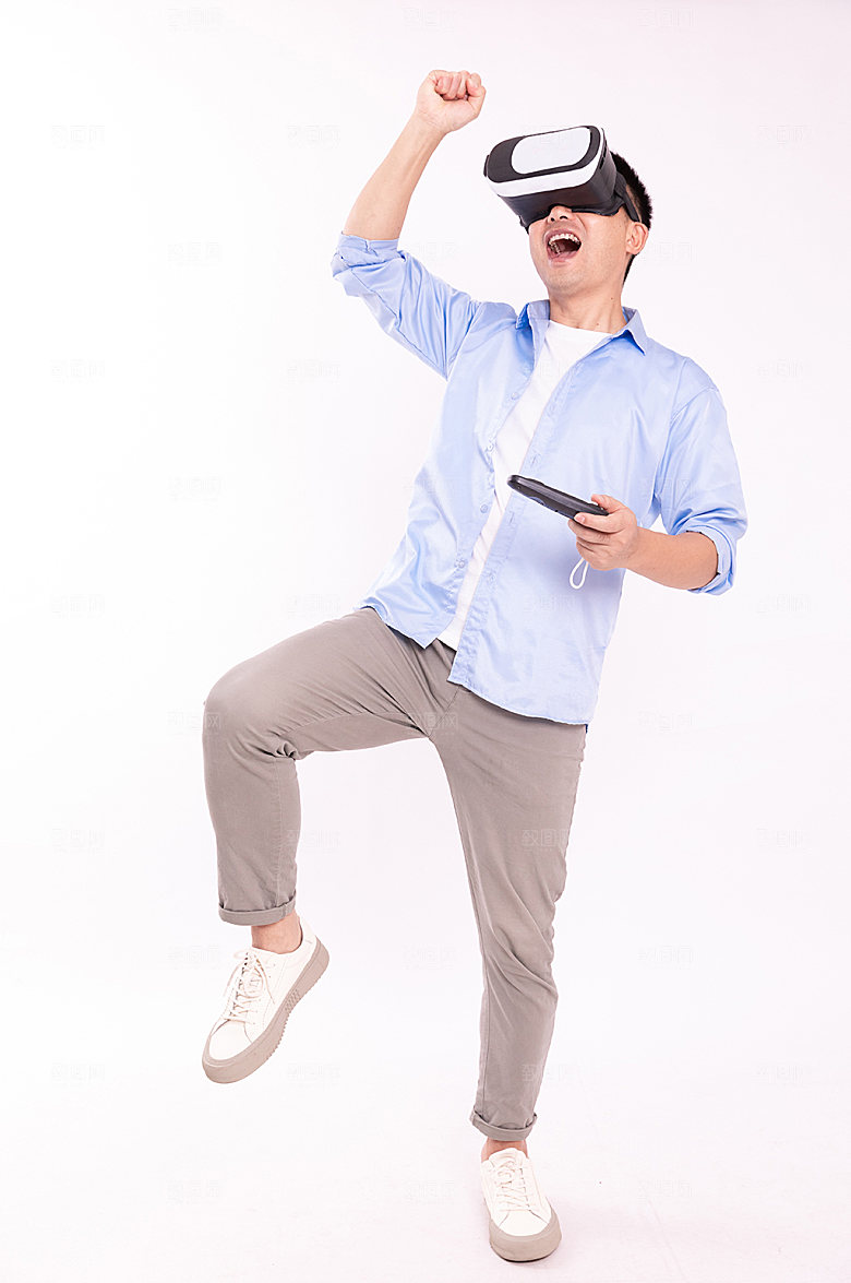 打游戏男士VR虚拟人物摄影图片