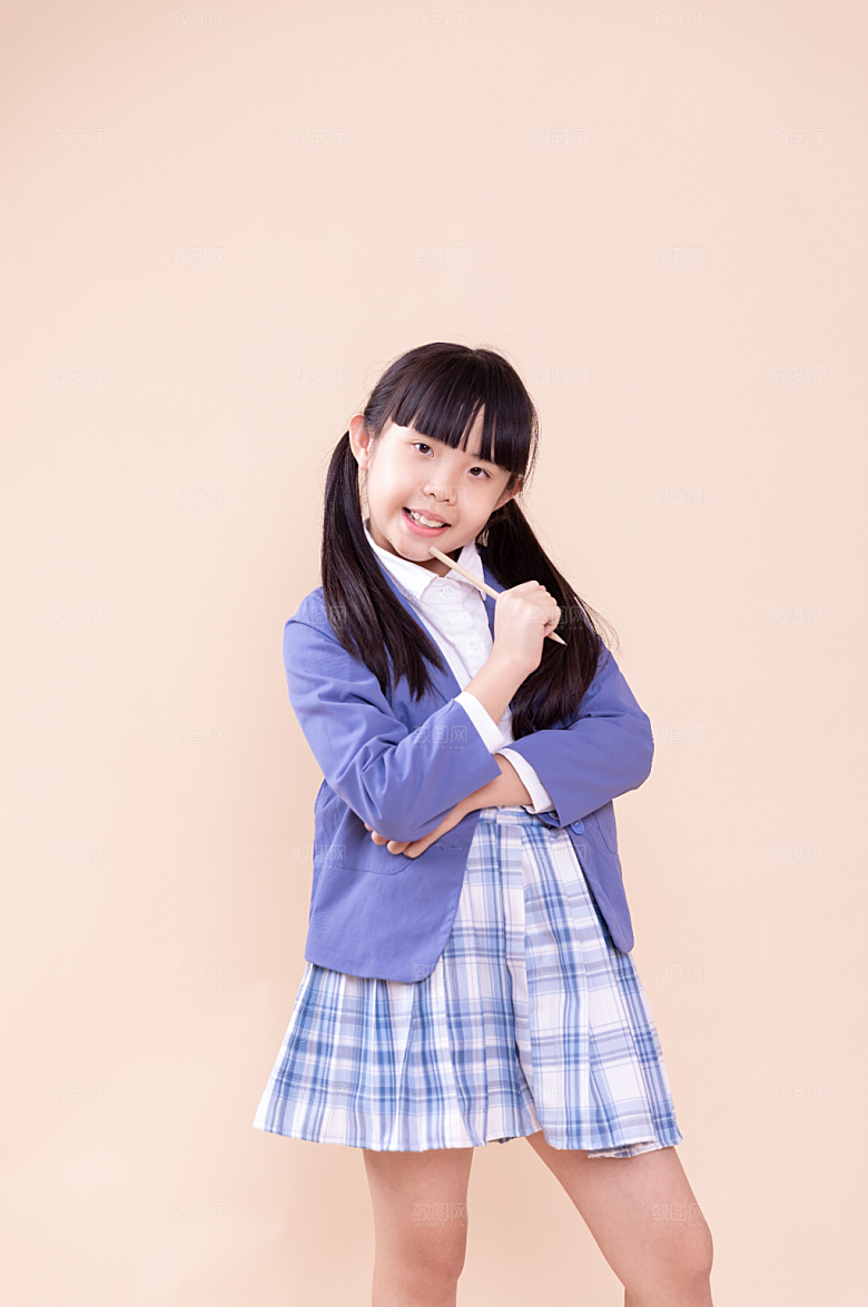 思考的小学生小女孩高清摄影图