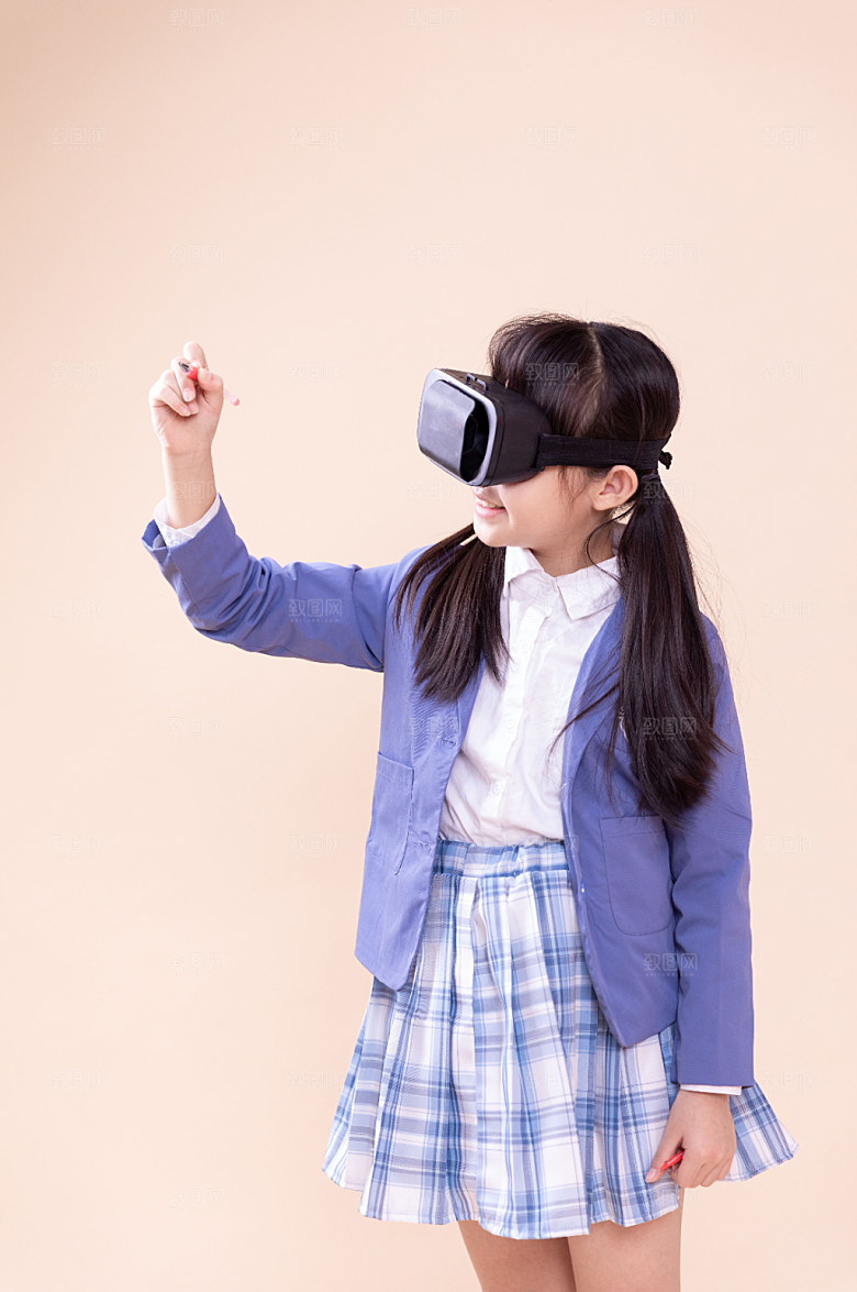 原创VR眼镜学生小女孩高清摄影图