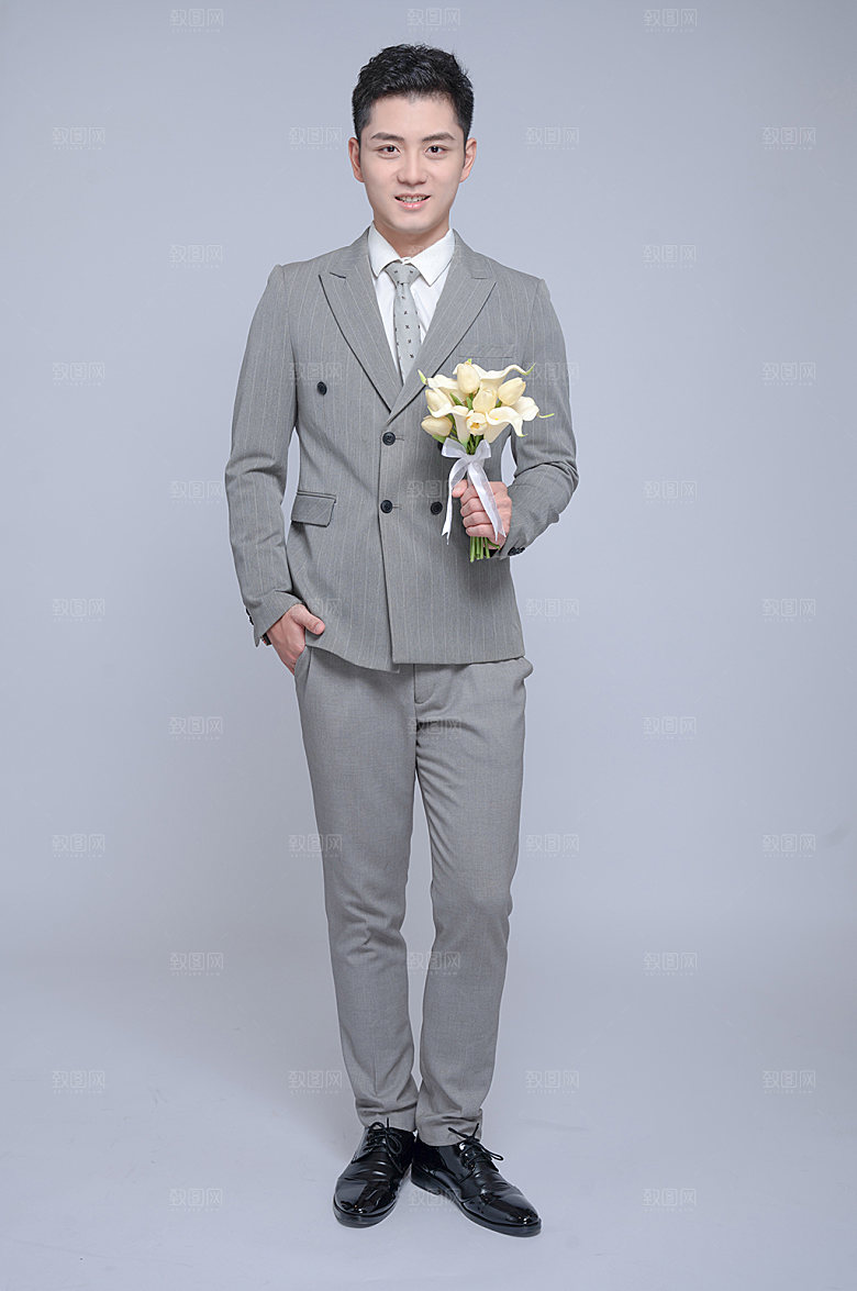 新郎穿西装婚礼男人物大气摄影图