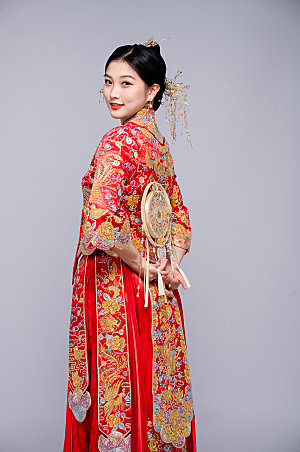 中国风新娘秀禾服婚纱照大气摄影图