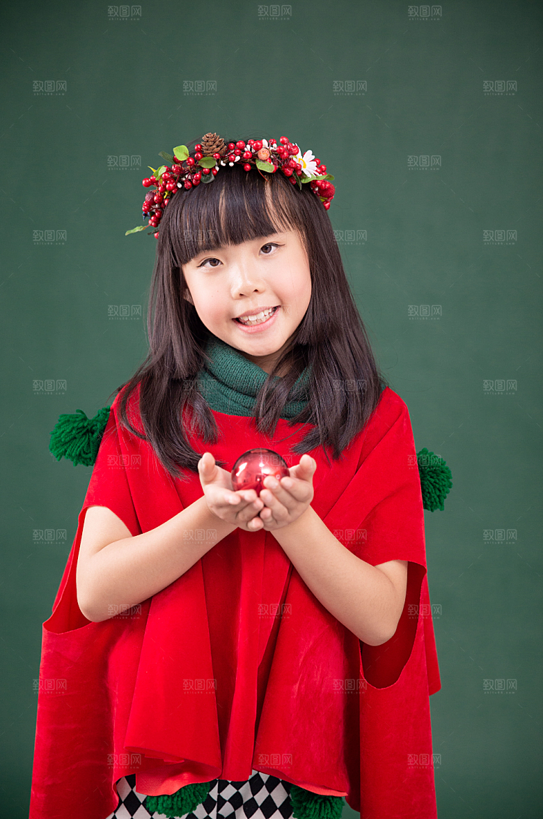 开心的圣诞小女孩简洁摄影图