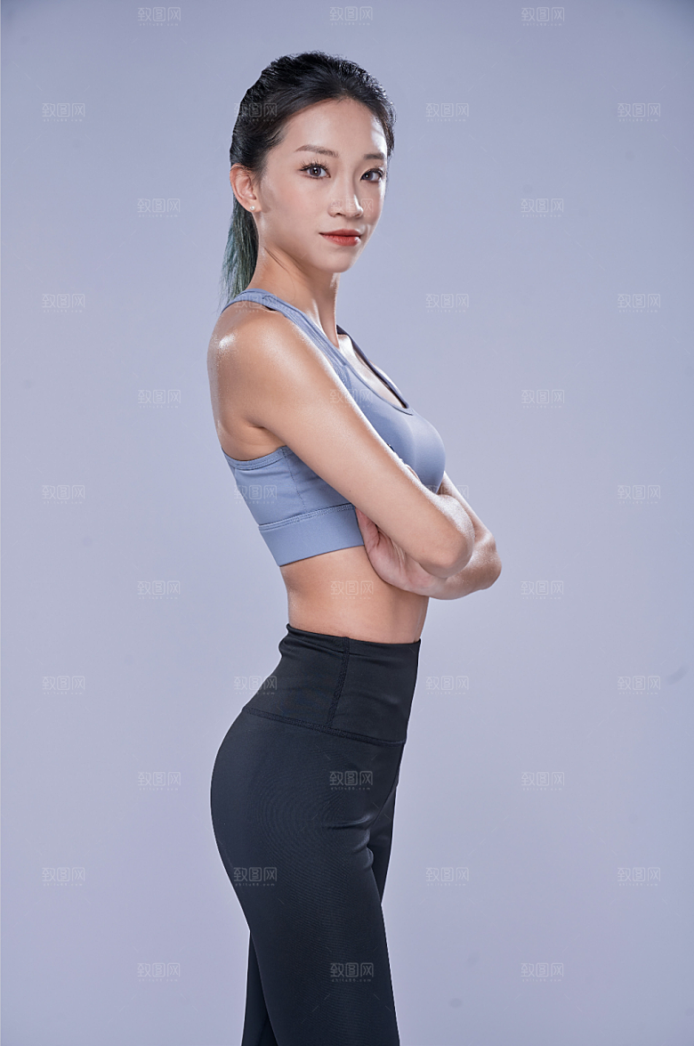 大气健身房叉腰运动员精修摄影图片