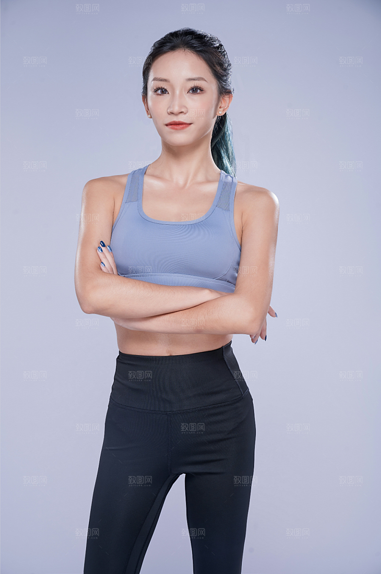 简约健身房健身女运动员精修摄影图片