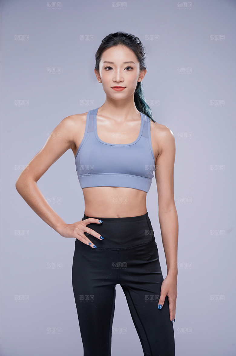 大气健身秀肌肉运动美女摄影图片