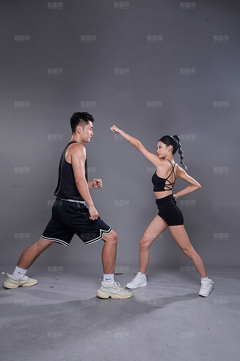 时尚男女健身陪练摄影图照片
