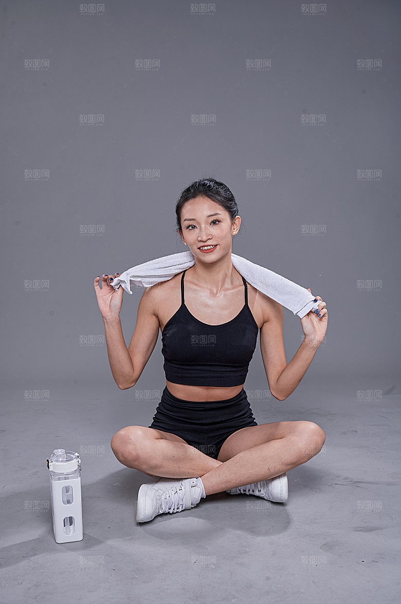 唯美女生休息擦汗精修摄影图照片
