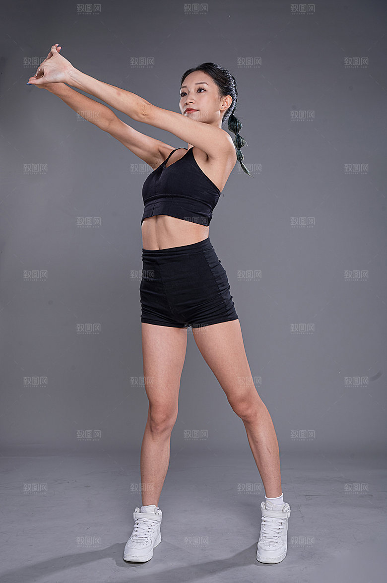 简洁健身教练女热身摄影图照片