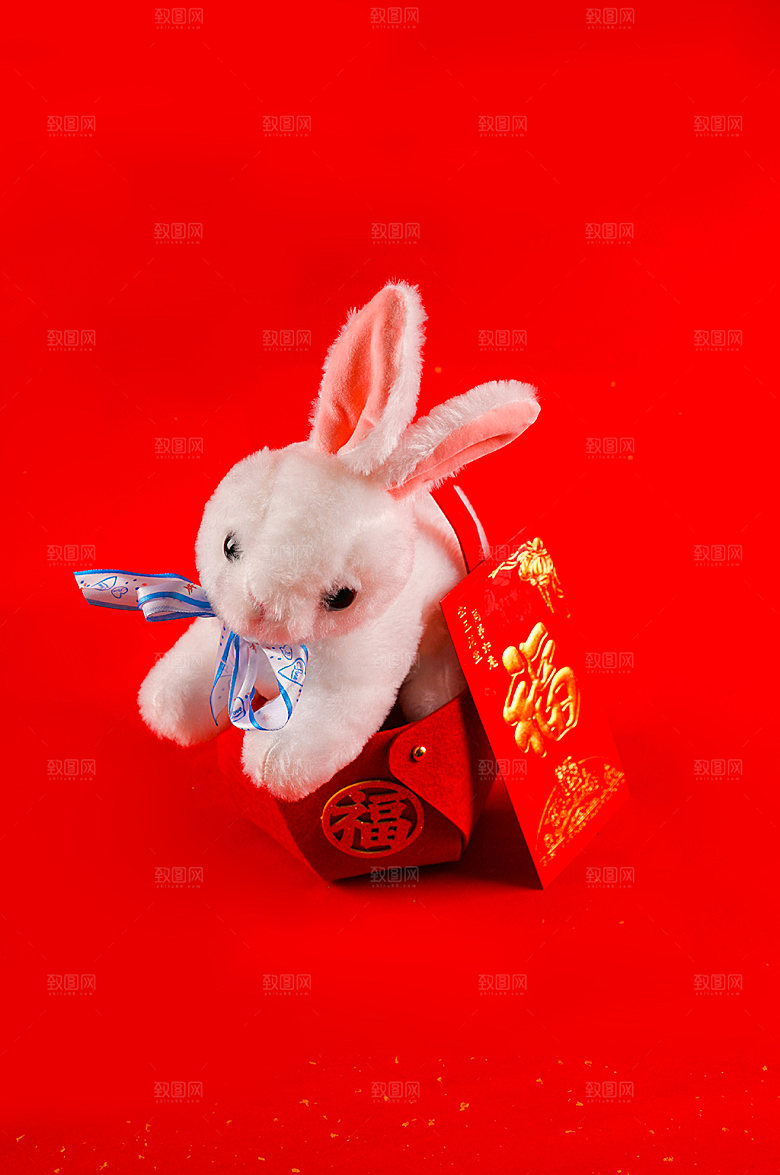 红色春节兔子红包摄影图片