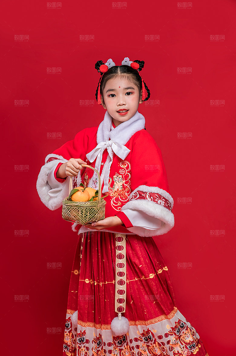 红色兔年儿童人物摄影图精修