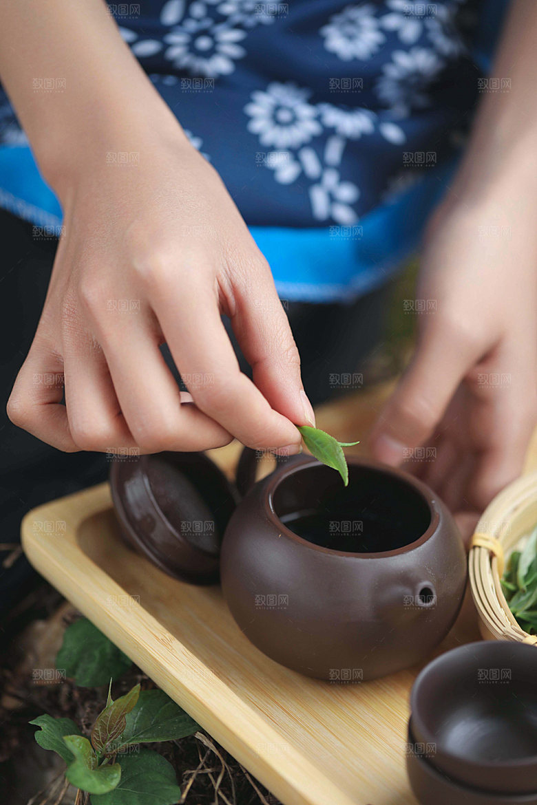 清明泡茶品茶摄影图