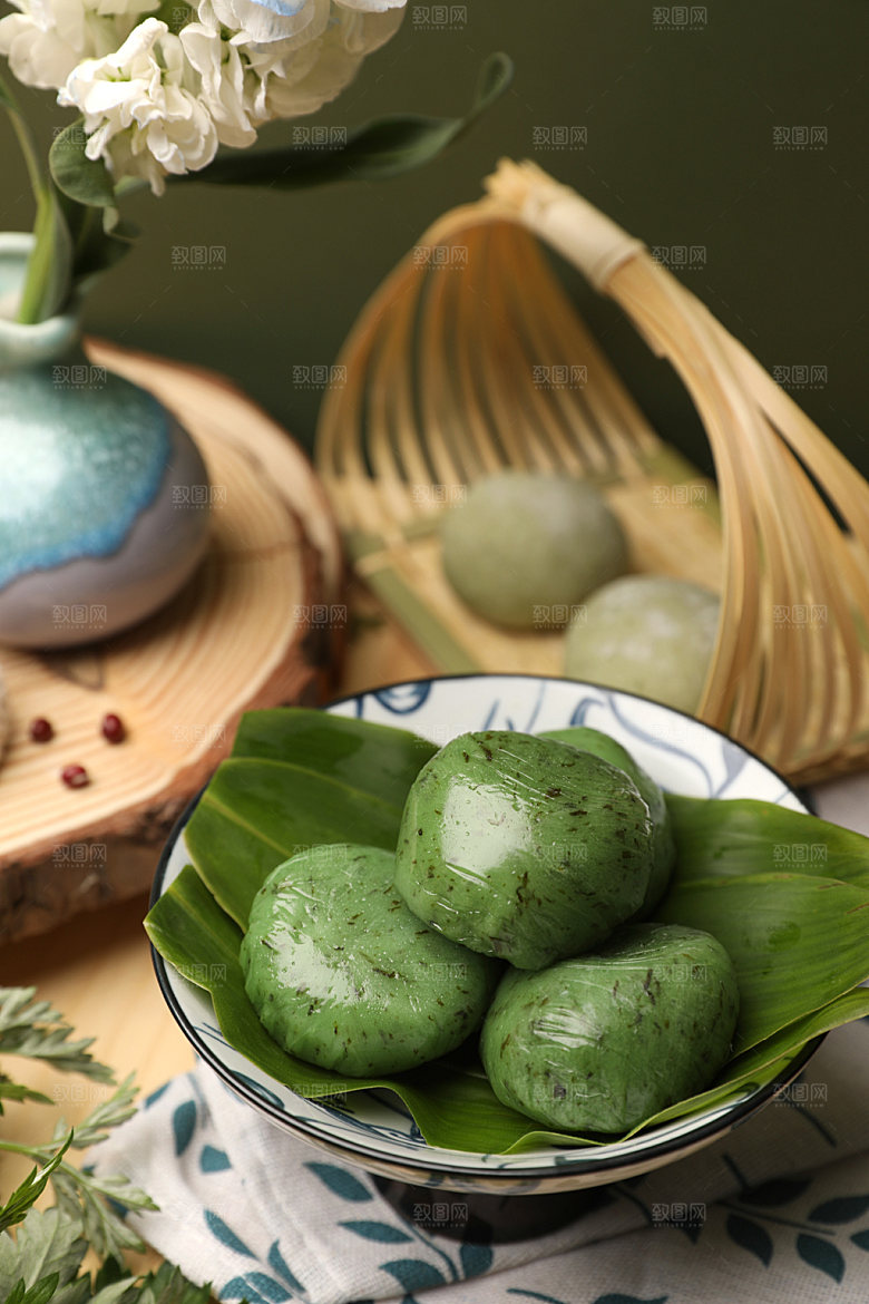 清明美食艾草青团摄影图