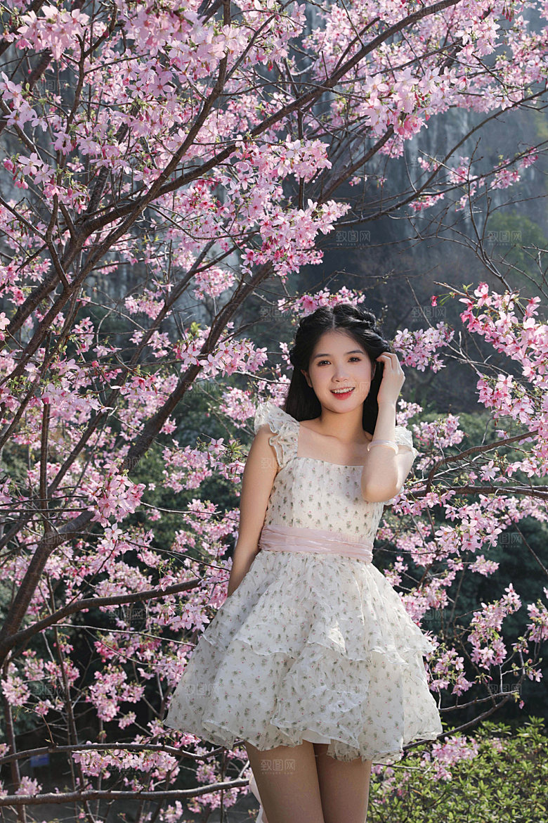 樱花人像少女摄影图