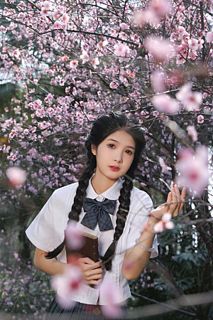 春季花卉女生JK摄影图