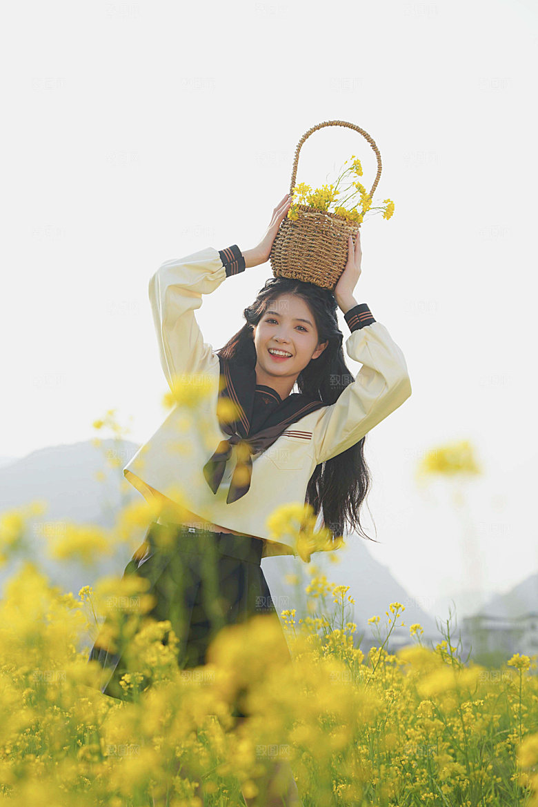 油菜花少女清新摄影图