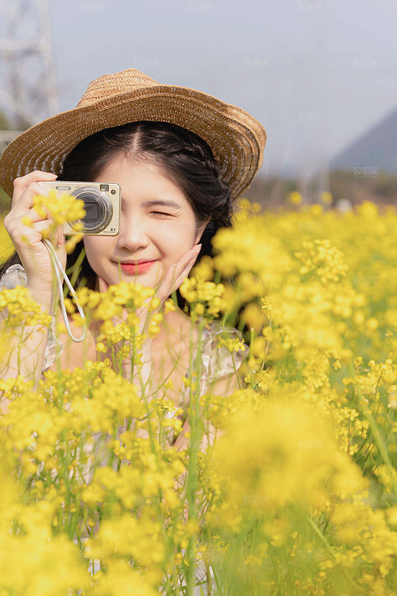 小清新油菜花拍照少女摄影图