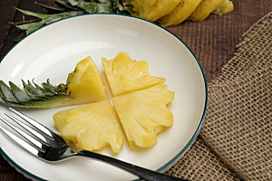 菠萝切片静物摄影图