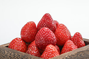草莓春季水果摄影图