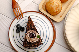巧克力蛋糕甜品美食摄影图