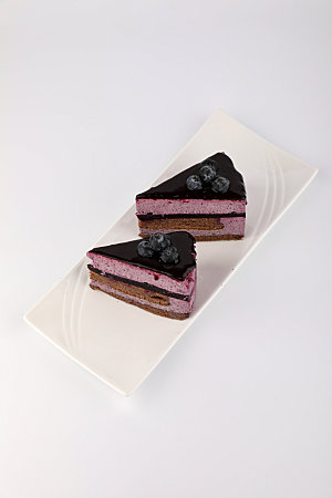 蓝莓蛋糕甜品美食摄影图