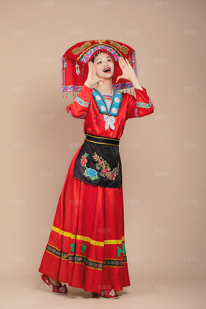 壮族女孩形象摄影图