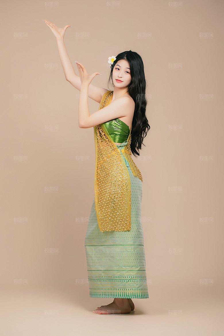 傣族女孩形象摄影图