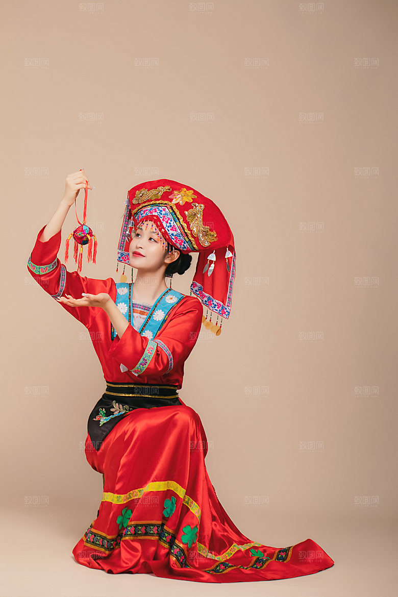 壮族女孩形象摄影图